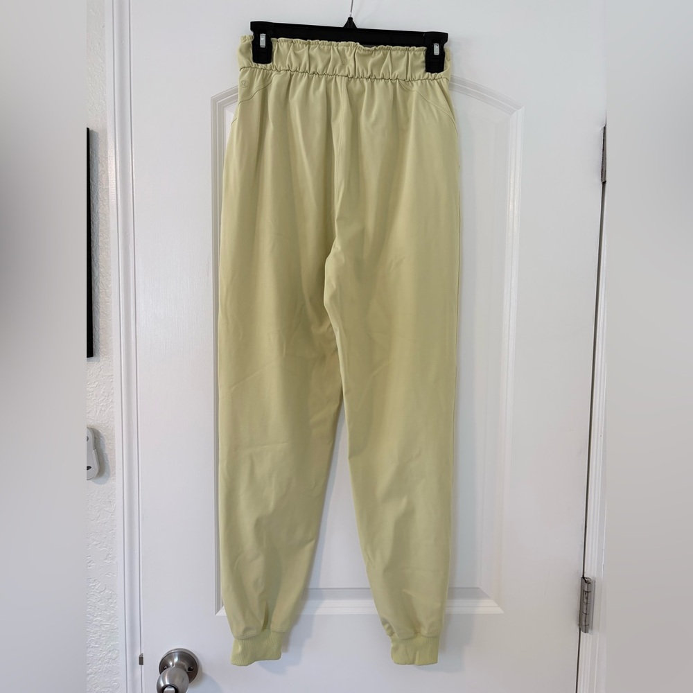 LIKE NEW Lululemon Stretch High-rise Jogger Full Length Finch Yellow - Picture 4 of 6
